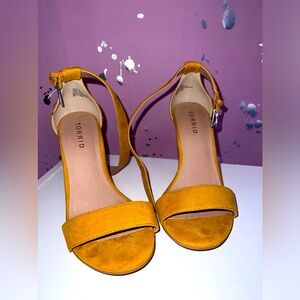 💛Mustard faux suede with ankle strap heels in 9 inches size 7W